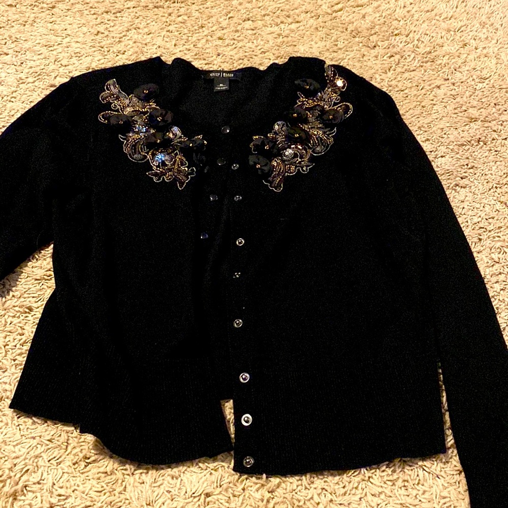 NWOT WHBM SWEATER WITH DETAILS ATOUND NECK